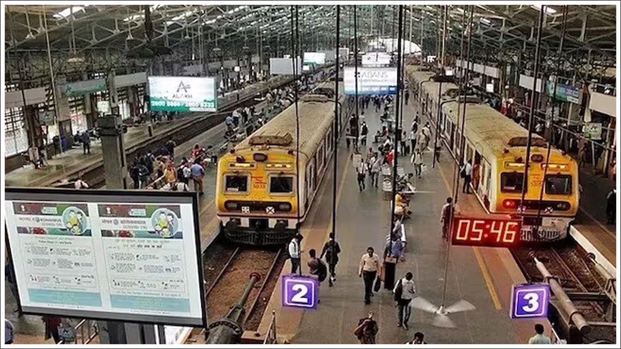 1855లో ఇక్కడ రైల్వే సర్వీసు ప్రారంభమైంది. చర్చిగేట్ స్టేషన్‌ను మొదట 1870లో స్టేషన్‌గా ప్రస్తావించారు. గతంలో కొలాబా స్టేషన్ టెర్మినస్‌గా ఉండేది. కానీ 1931లో అక్కడి రైల్వే లైన్‌ను తొలగించి చర్చిగేట్‌ను చివరి స్టేషన్‌గా చేశారు. ఈ స్టేషన్‌లో మొత్తం 4 ప్లాట్‌ఫారమ్‌లు ఉన్నాయి. 2010 నాటికి వీటిని 15-కోచ్‌ల రైళ్లకు అనుగుణంగా విస్తరించారు. ముంబై స్థానిక రైలు సేవ అధిక ఫ్రీక్వెన్సీని నిర్వహించే నాలుగు విద్యుత్ ట్రాక్‌లు ఉన్నాయి.