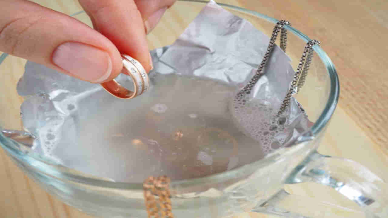 ఇంట్లోనే బంగారం, వెండి ఆభరణాలకు పాలిష్ చేసుకునేదెలా..? ఈ సింపుల్ టిప్స్‌తో దగదగలే..