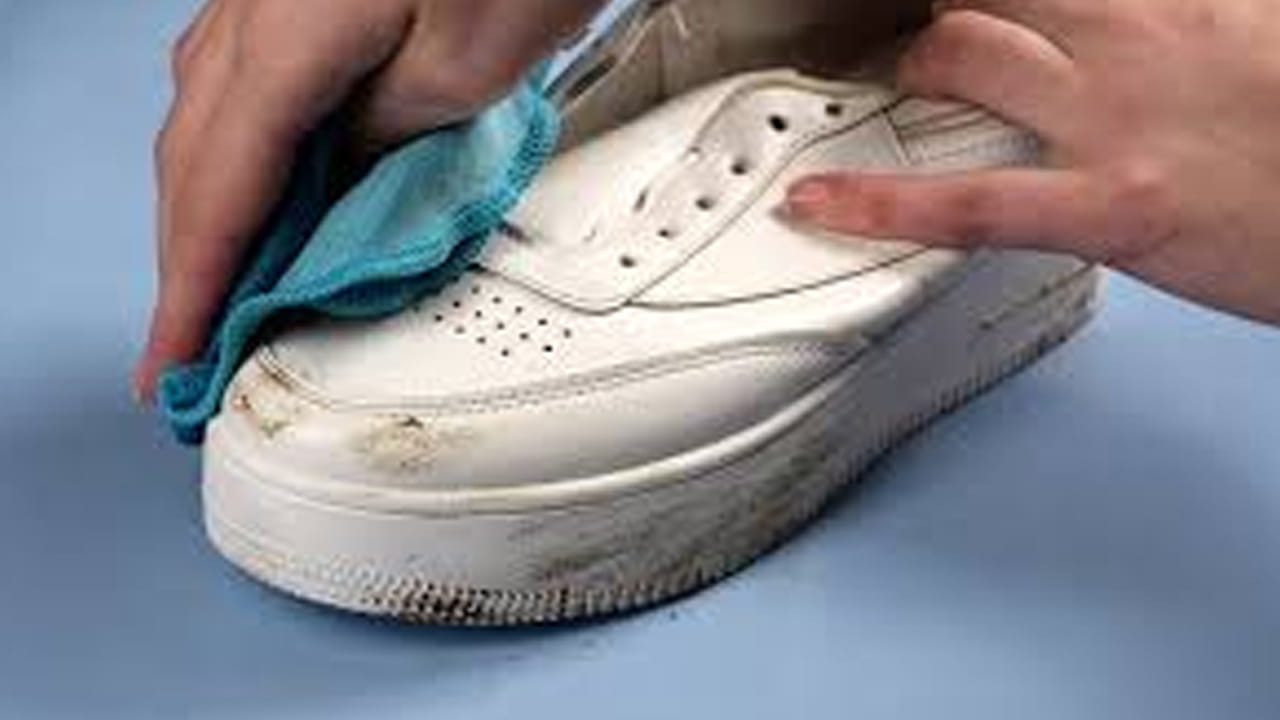 Cleaning Shoe