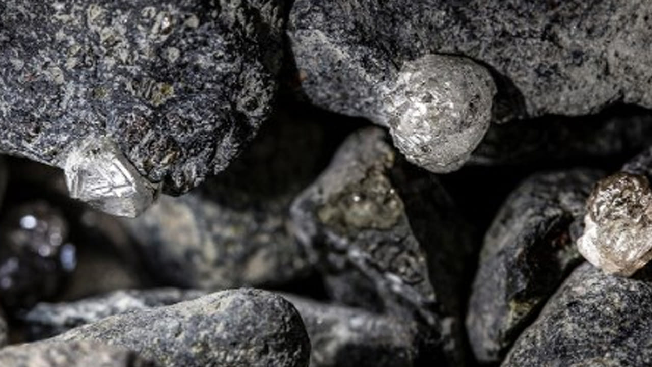 ఏళ్లు గడిస్తే బొగ్గు వజ్రంగా మారుతుందా..? నిపుణులు ఏం చెబుతున్నారంటే..
