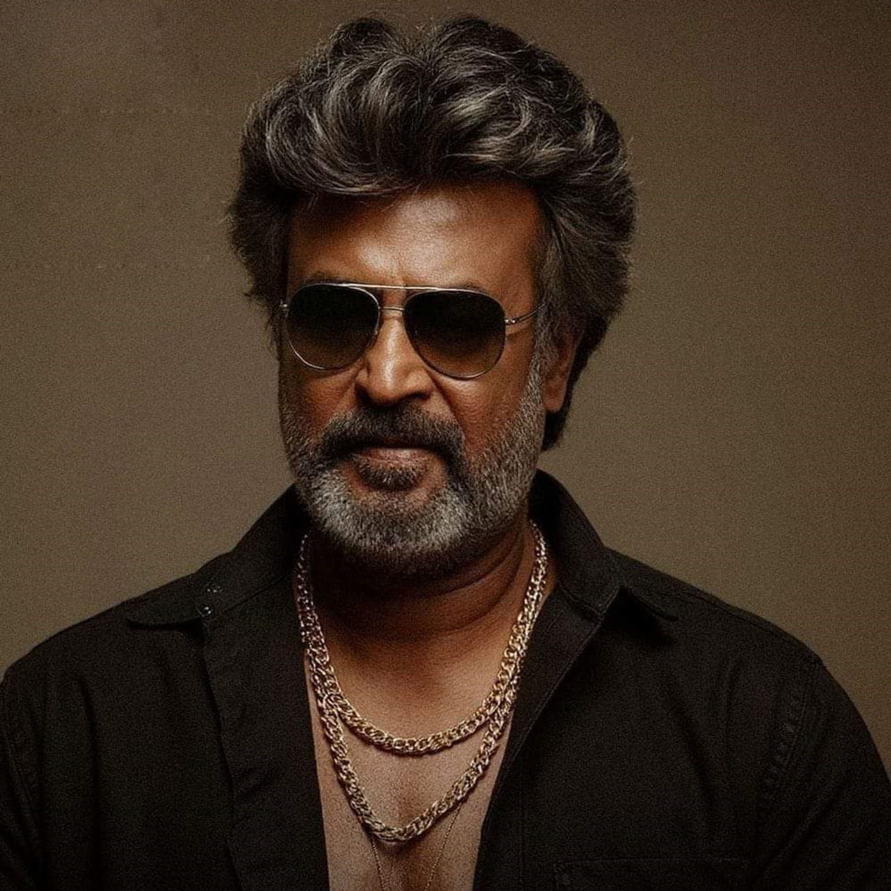 మోస్ట్ అవైటెడ్ కూలీ ట్రైలర్ వచ్చేసింది.. ఎప్పట్లాగానే లోకేష్ కనకరాజ్ మరోసారి తన మార్క్ చూపించారు. విడుదలకు 2 వారాల ముందే అభిమానులకి సినిమా ఇలా ఉండబోతుంది అంటూ ఓ అంచనా ఇచ్చి.. అంచనాలు భారీగా పెంచేసారు లోకేష్. 
