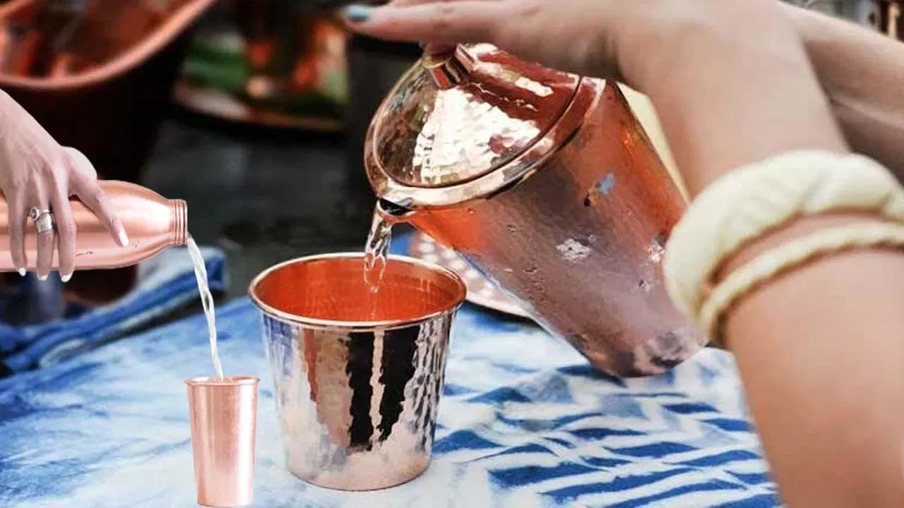 మరికొందరు డే మొత్తం రాగి పాత్రలో ఉంచి నీటినే తాగుతూ ఉంటారు. ఇలా చేయడం కూడా మంచిది కాదని నిపుణులు చెబుతున్నారు. ఎందుకంటే రోజంతా ఆ పాత్రలోని నీటిని తాగడం వల్ల మన శరీరంలో కాపర్‌ శాతం పెరిగి కాపర్ టాక్సిసిటీ అనే సమస్య రావచ్చని చెబుతున్నారు. కాబట్టి ఉదయం ఖాళీ కడుపుతో ఒకటి రెండు, గ్లాసులు వాటర్‌ తాగడం మంచిదని నిపుణులు చెబుతున్నారు.  