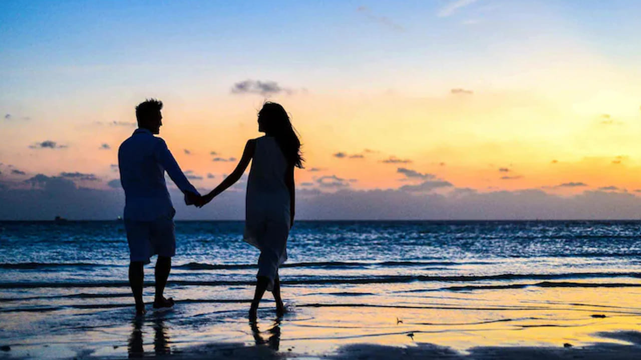 సింగపూర్‌ మహిళను సీక్రెట్‌గా పెళ్లి చేసుకున్న ఇండియన్‌..! జైల్లో వేసిన పోలీసులు.. అసలు కథేంటంటే..?