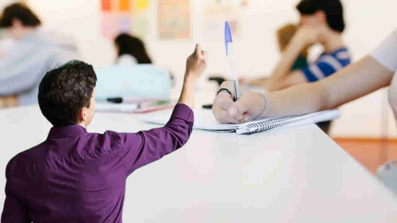 Andhra: పగలేమో పిల్లలకు పాఠాలు చెప్తాడు.. రాత్రి అయితే చాలు.. కథ మరోలా ఉంటుంది