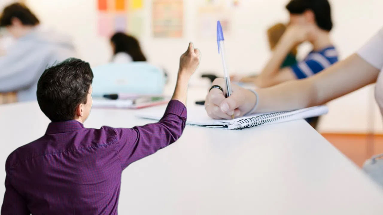 Andhra: పగలేమో పిల్లలకు పాఠాలు చెప్తాడు.. రాత్రి అయితే చాలు.. కథ మరోలా ఉంటుంది