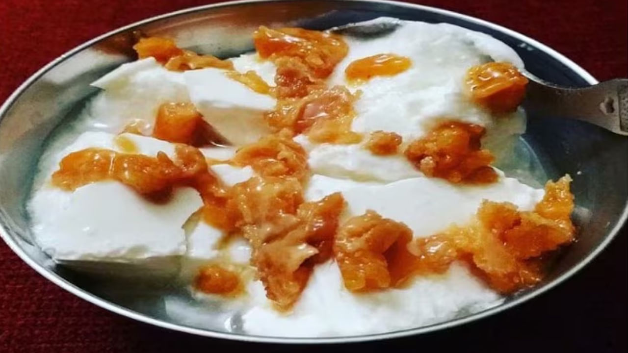 Curd with jaggery: పెరుగు, బెల్లం కలిపి రోజూ తింటే ఎన్ని లాభాలో తెలుసా..? శరీరంలో జరిగే మ్యాజిక్‌ తెలిస్తే..