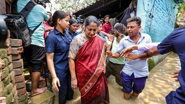 ఢిల్లీ సీఎం రేఖ గుప్తాపై దాడికి యత్నం.. పోలీసుల అదుపులో నిందితుడు