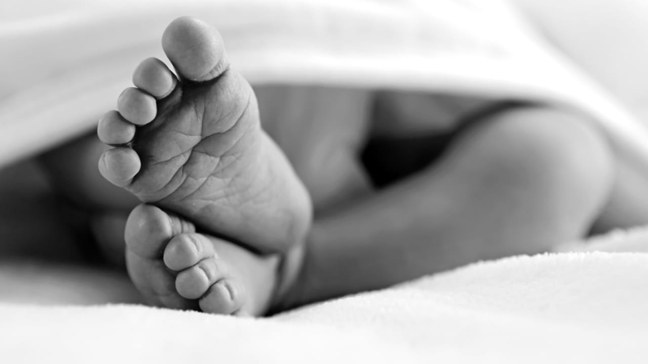 బిడ్డను హత్య చేసి డస్ట్బిన్లో పడేసిన మహిళ.. కట్చేస్తే.. రెండ్రోజుల తర్వాత ఊహించని షాక్