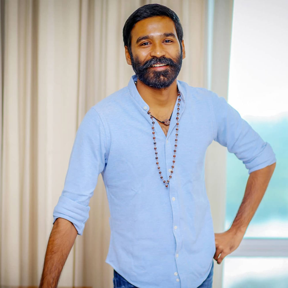 రీసెంట్ టైమ్స్‌లో అలా ఓ మూవీ ఈవెంట్‌లో పాల్గొన్న ధనుష్‌, న్యూస్‌ హెడ్‌లైన్స్‌లో ఫ్లాష్ అవుతున్నారు.సన్నాఫ్ సర్ధార్ ఈవెంట్‌కు హాజరయ్యారు ధనుష్‌. ఈ సందర్భంగా ఈ మూవీ హీరోయిన్‌ మృణాల్‌తో మాట్లాడుతున్న క్లిప్స్ వైరల్ అయ్యాయి. 