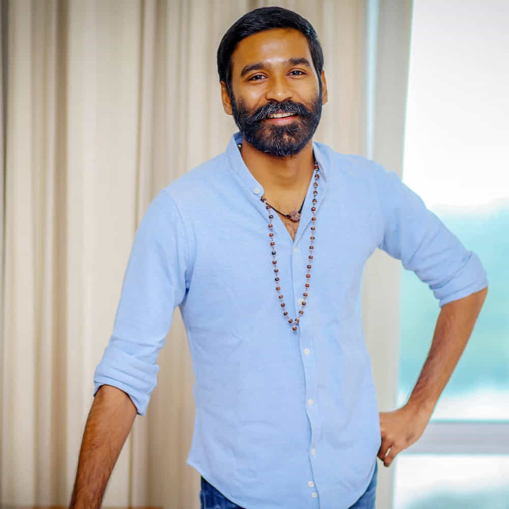 రీసెంట్ టైమ్స్లో అలా ఓ మూవీ ఈవెంట్లో పాల్గొన్న ధనుష్, న్యూస్ హెడ్లైన్స్లో ఫ్లాష్ అవుతున్నారు.సన్నాఫ్ సర్ధార్ ఈవెంట్కు హాజరయ్యారు ధనుష్. ఈ సందర్భంగా ఈ మూవీ హీరోయిన్ మృణాల్తో మాట్లాడుతున్న క్లిప్స్ వైరల్ అయ్యాయి.