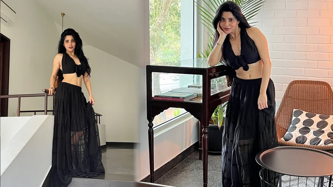 1992వ సంవత్సరం, జనవరి 28న కోయంబత్తూరులో పుట్టింది దివ్యభారతి. ‘బ్యాచిలర్’ సినిమాతో సూపర్ హిట్ అందుకున్న ఈ అందాల భామ.. ఆ తర్వాత ‘జర్నీ’ అనే వెబ్ సిరీస్‌లో నటించింది. ఇప్పుడు ఈ అమ్మాడి ఖాతాలో ఏకంగా మూడు, నాలుగు సినిమాలు లైన్‌లో ఉన్నాయి. 