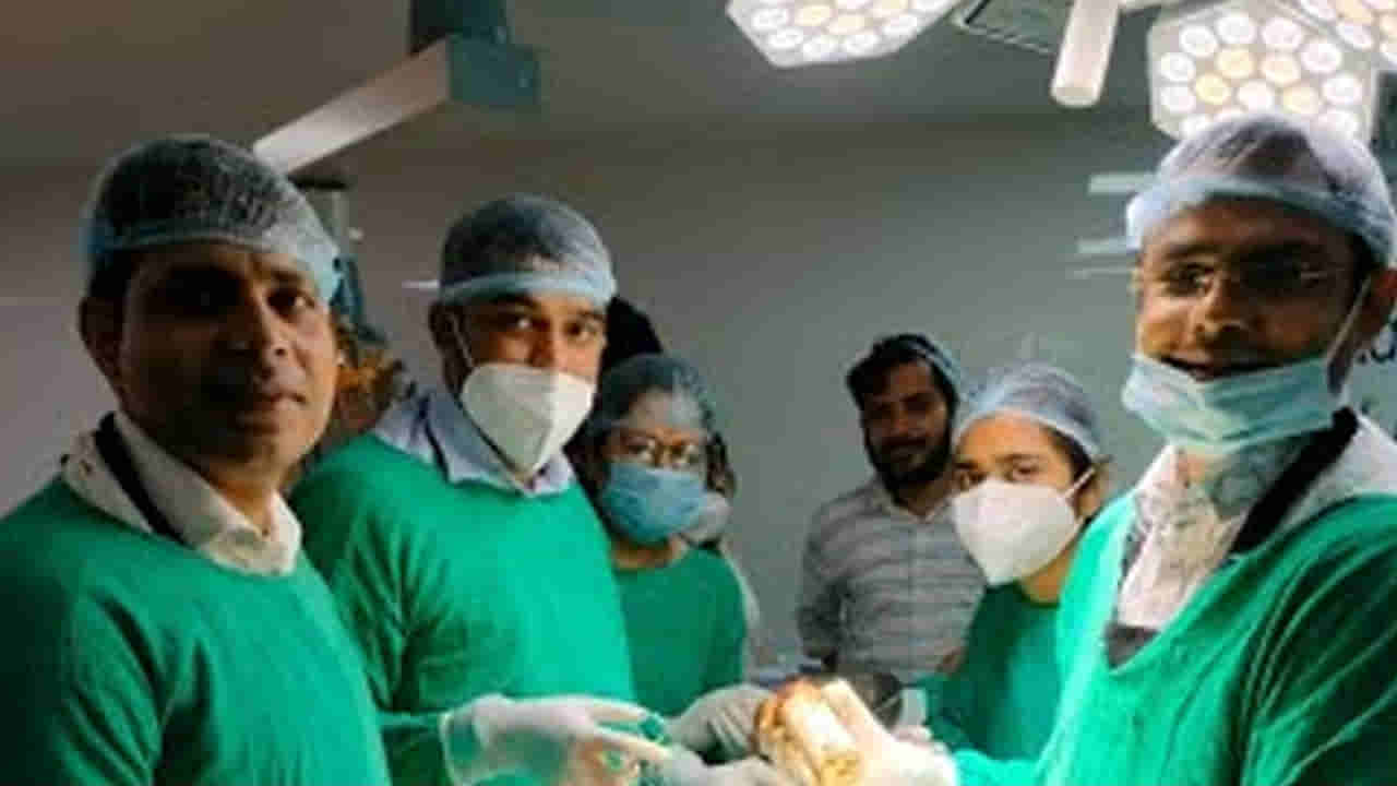 Viral: రెండు నెలలుగా ఆగని వాంతులు.. ఆస్పత్రికి తీసుకెళ్లి టెస్టులు చేయగా.. బాలుడి కడుపులో..