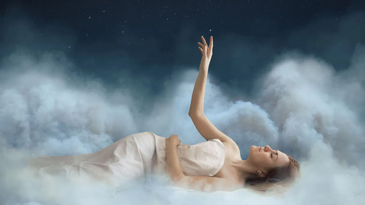 కలలు ప్రతి ఒక్కరూ కంటారు. కలలో కొంత మందికి తమ పూర్వీకులు, చెట్లు, వాహనాలు, చిన్నపిల్లలు , తమ ఇష్టదైవాలు కనిపిస్తే, మరికొంత మందికి మాత్రం రాక్షసులు, ఆత్మలు, ఏవేవో వింత జంతువులు, తమకు తెలిసిన వారు మరణించినట్లు కలలు వస్తుంటాయి.  అయితే చెడు కలలు వస్తే చాలా మంది వణికిపోతుంటారు. ఆ రోజు మొత్తం ఏదో భయంతో గడిపేస్తుంటారు.