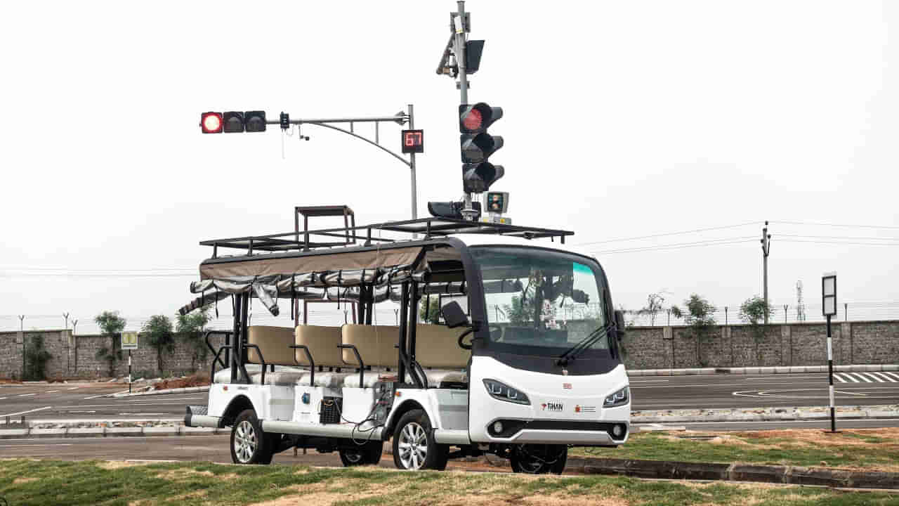 దేశంలో అందుబాటులోకి సరికొత్త టెక్నాలజీ.. ఐఐటీ HYDలో చక్కర్లు కొడుతున్న డ్రైవర్‌లెస్ బస్సులు!