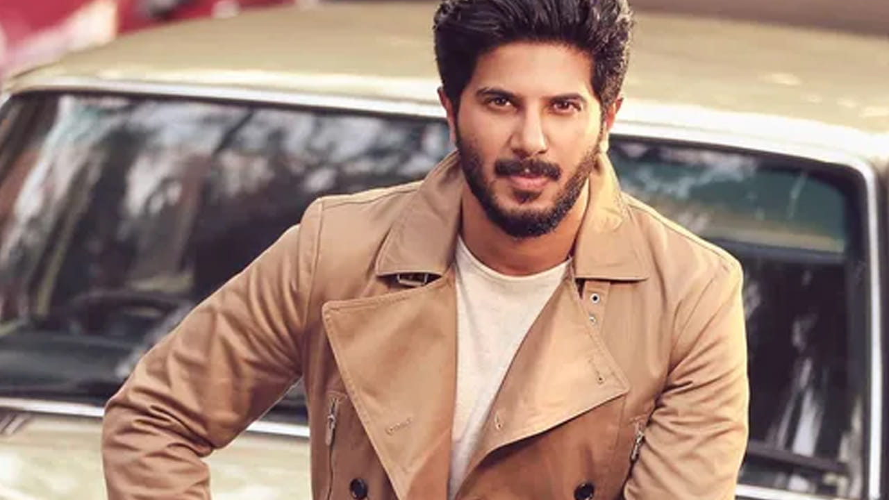 రవి నేలకుదిటి దర్శకుడిగా పరిచయం అవుతూ రూపొందిస్తున్న సినిమాలో హీరోగా నటిస్తున్నారు దుల్కర్‌. సోమవారం మొదలైన ఈ సినిమాను పాన్ ఇండియా రేంజ్‌లో తెరకెక్కిస్తున్నట్టుగా వెల్లడించారు మేకర్స్. ఈ మూడు సినిమాల షూటింగ్స్‌తో ఫుల్ బిజీగా ఉన్నారు ఈ మలయాళ స్టార్‌.