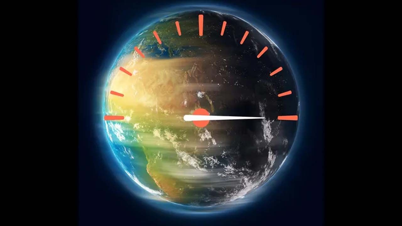 మన దినచర్య రోజులోని 24 గంటల ప్రకారం నడుస్తుంది. ఉదయం లేవడం నుండి రాత్రి భోజనం చేసి నిద్రపోయే వరకు.. ప్రతి రోజు 24 గంటల ప్రకారం షెడ్యూల్ చేయడం జరిగింది. కానీ ఒకప్పుడు రోజు 24 గంటలు కాదు, 21 గంటలు అని ఎవరైనా మీకు చెబితే ఏమంటారు? అప్పుడు మనసులో వచ్చే మొదటి ఆలోచన ఏమిటంటే, కొన్నిసార్లు రోజులోని అన్ని పనులను చేయడానికి 24 గంటలు సరిపోవు. అటువంటి పరిస్థితిలో ప్రజలు 21 గంటల్లో ఎలా పనులు చేసేవారు. కానీ ఒకప్పుడు రోజు 21 గంటలు మాత్రమే ఉండేదనేది నిజం. సైన్స్ అధ్యయనం ఉంది. ఇందులో సుమారు 60 కోట్ల రోజుల క్రితం, రోజు 21 గంటలు మాత్రమే ఉండేదని శాస్త్రవేతలు గుర్తించారు.
