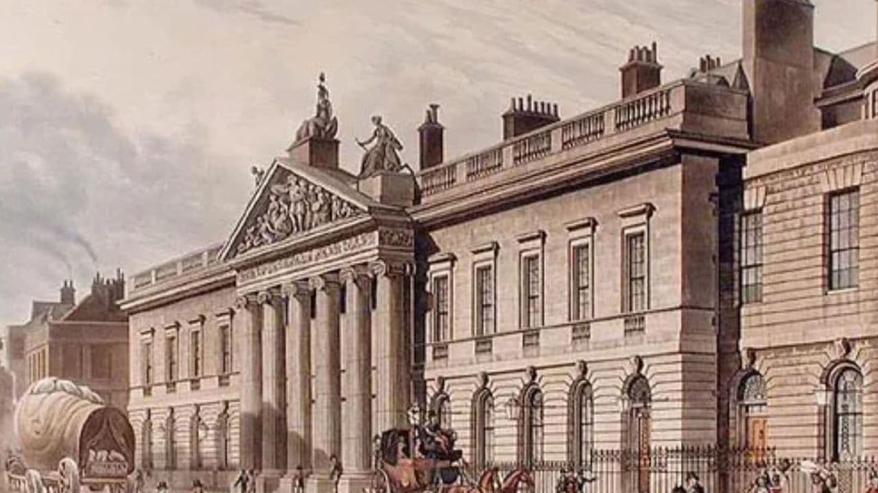 ఈ కంపెనీకి సూరత్లో మొదటి కర్మాగారాన్ని స్థాపించడానికి మొఘల్ చక్రవర్తి జహంగీర్ అనుమతి ఇచ్చాడు. ఆ కంపెనీ తన వ్యాపారాన్ని కలకత్తా నుండి ప్రారంభించి, తరువాత చెన్నై-ముంబై వరకు విస్తరించింది.