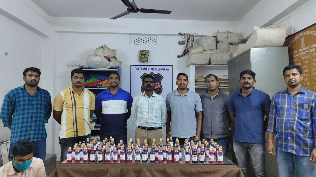 Hyderabad: డ్రగ్స్‌ కేసుల్లో కొత్త కోణం.. దొరకకుండా ఉండేందుకు ఏం చేస్తున్నారో తెలుసా? – Telugu News | Excise officials seize 102 bottles of banned cough syrup, two sellers arrested