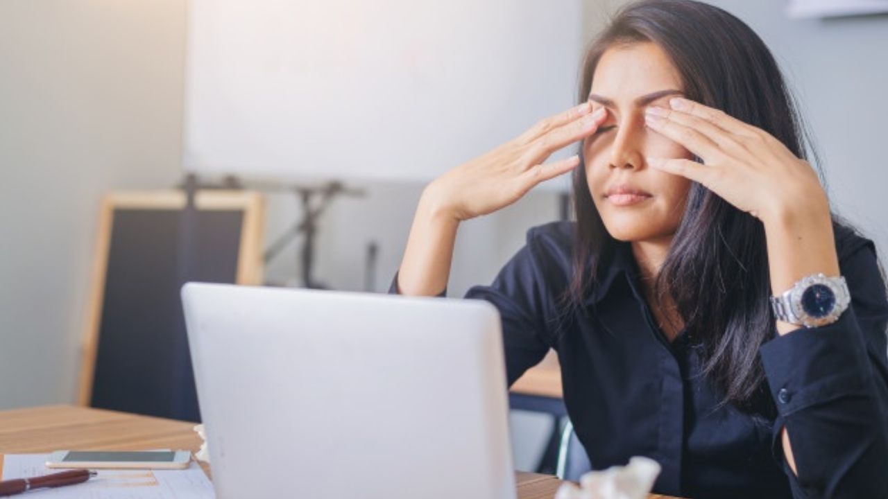 కంటి చూపు బలంగా ఉండాలంటే.. ఈ ఫుడ్స్ తింటే చాలు..!