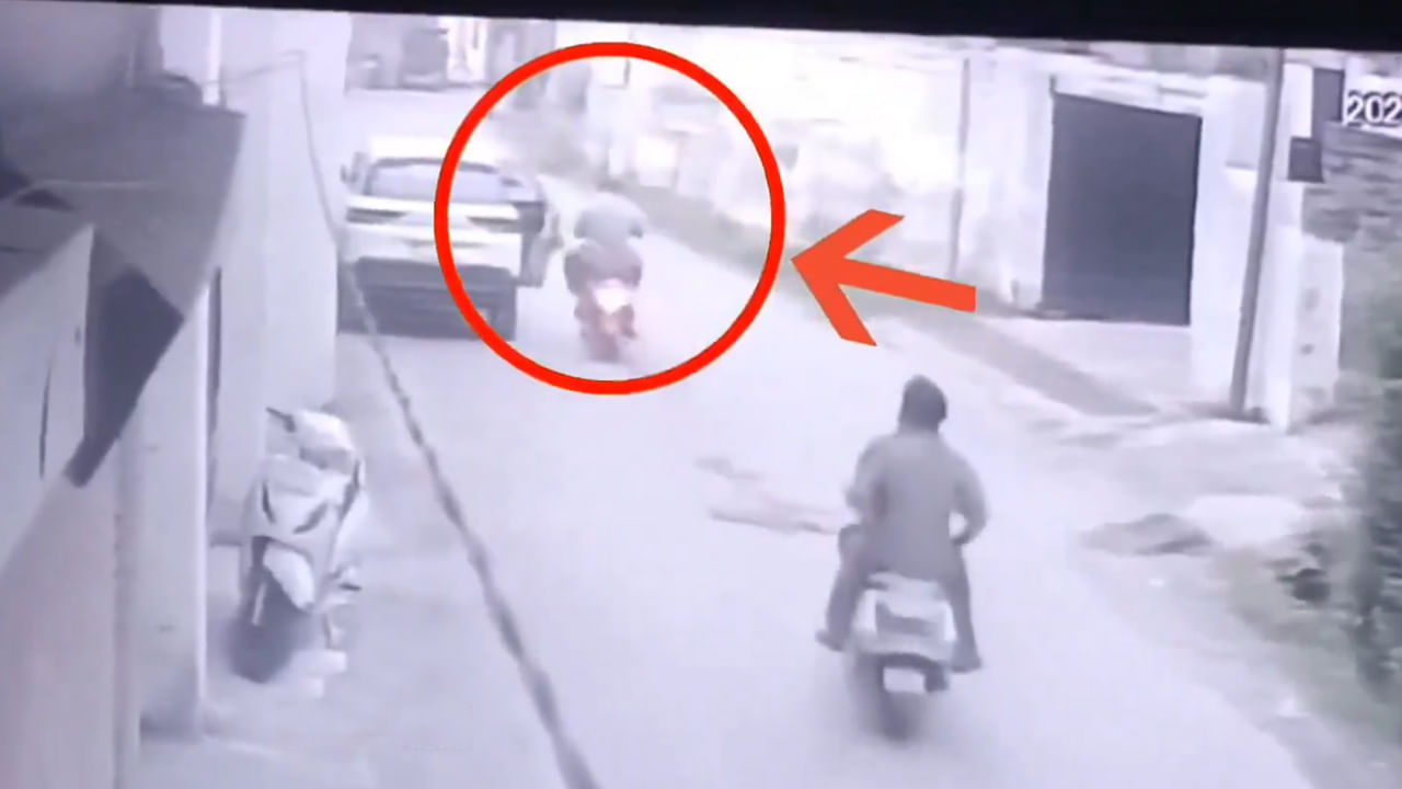 Video: షాకింగ్ న్యూస్.. కార్ డోర్ తగిలి యువ క్రికెటర్ మృతి.. వీడియో చూస్తే షాకే