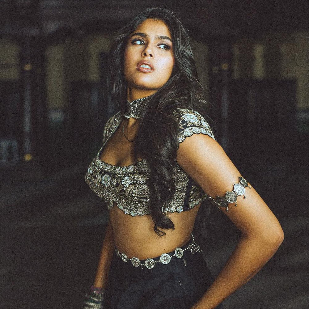 ప్రజెంట్‌ ఒక్క తమిళ సినిమా మాత్రమే చేస్తున్న ఫరియా... త్వరలో టాలీవుడ్ స్క్రీన్ మీద బిజీ అవ్వాలనుకుంటున్నారు. అందుకే తన ఇమేజ్‌ను మార్చుకునేందుకు గట్టిగానే కష్టపడుతున్నారు. మరి ఈ ప్రయత్నాలు ఎంత వరకు వర్కవుట్ అవుతాయో చూడాలి.