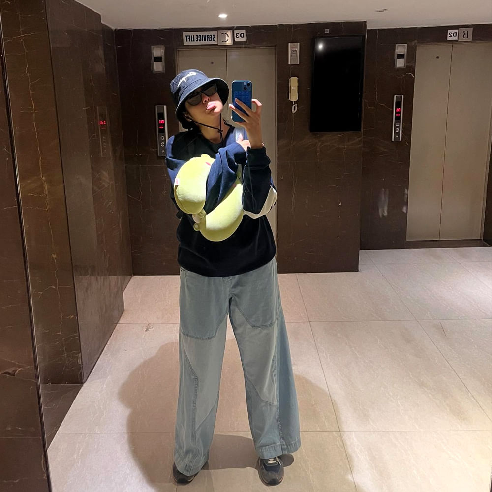 లైక్ షేర్ అండ్ సబ్‌స్క్రైబ్. రవితేజ రావణాసుర, రీసెంట్ గా అల్లరి నరేష్ హీరోగా నటించిన ఆ ఒక్కటీ అడక్కు సినిమాలు చేసింది. కానీ ఈ సినిమాలు ఫరియా అబ్దుల్లా సక్సెస్ తెచ్చిపెట్టలేదు. ఇక ఇప్పుడు మత్తు వదలరా 2 సినిమాలో నటిస్తుంది. ఈ సినిమాలో ఫరియా అబ్దుల్లా గ్లామరస్ గా కనిపించనుంది.