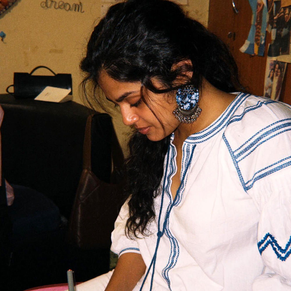 ఇక సోషల్ మీడియాలో ఈ బ్యూటీ ఓ రేంజ్ లో అందాలు ఆరబోస్తూ ఆకట్టుకుంటుంది. ఈ మధ్యకాలంలో తన అందాలతో ఆకట్టుకుంటోంది ఈ బ్యూటీ. హాట్ హాట్ ఫొటోలతో సోషల్ మీడియాలో హీట్ పుట్టిస్తోంది ఈ అమ్మడు. తాజాగా వెకేషన్ లో ఎంజాయ్ చేస్తున్న ఫోటోలను పంచుకుంది. 