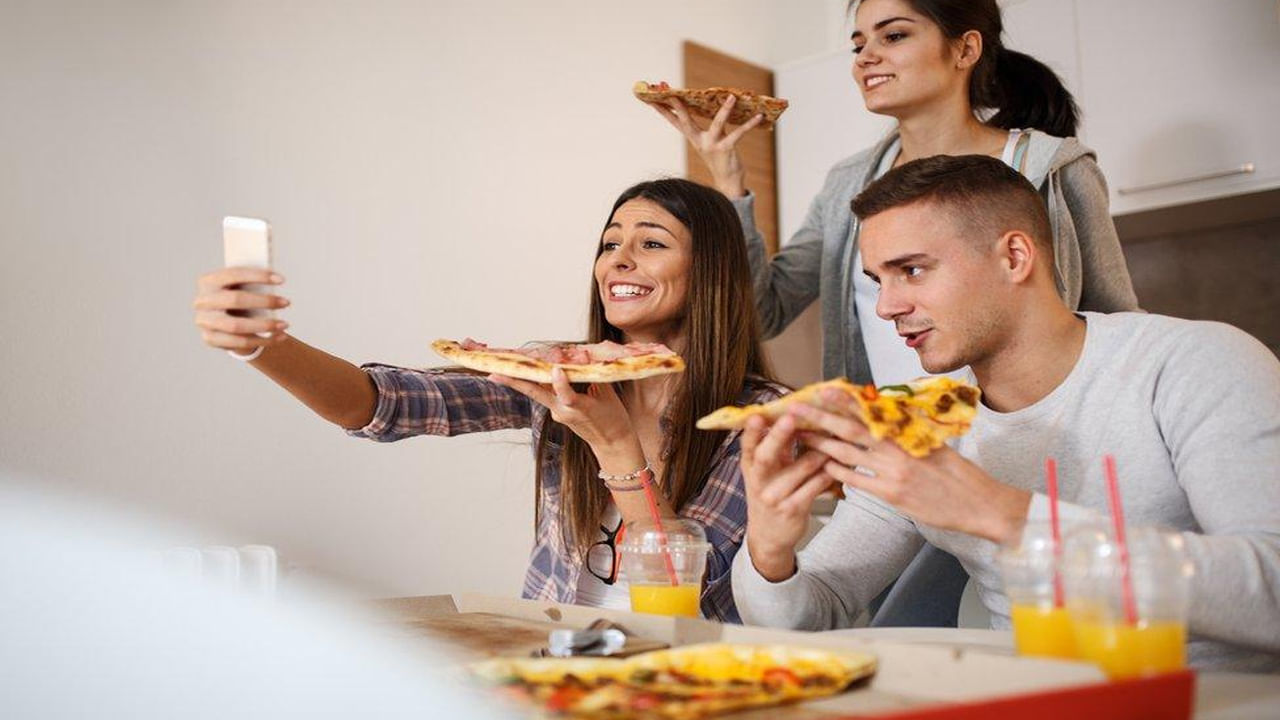 మెక్సికో ఏటా మొత్తం రూ.1,766.47 కోట్ల ఫాస్ట్ ఫుడ్ ఆదాయాన్ని ఆర్జిస్తుంది. ఈ దేశ గొప్ప పాక వారసత్వం దాని ఫాస్ట్ ఫుడ్ ట్రెండ్‌లతో ముఖ్యంగా టాకో, శాండ్‌విచ్ చైన్లతో బాగా కలిసిపోతుంది. ఇది ఇక్కడ ఫాస్ట్ ఫుడ్ చైన్‌లు వేగంగా అభివృద్ధి చెందడానికి సహాయపడుతుంది.