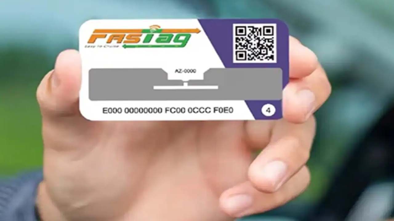 జాతీయ రహదారులు, జాతీయ ఎక్స్‌ప్రెస్‌వేలపై ప్రయాణించే వాణిజ్యతర వాహనదారుల కోసం కేంద్ర ప్రభుత్వం ప్రారంభించిన ఫాస్టాగ్‌ వార్షిక పాస్‌కు విపరీతమైన స్పందన వచ్చింది. దేశవ్యాప్తంగా 1,150కి పైగా జాతీయ రహదారులు, ఎక్స్‌ప్రెస్‌వేల టోల్‌ ప్లాజాల్లో ఆగస్టు15న ఈ సదుపాయాన్ని అందుబాటులోకి తీసుకొచ్చారు. అదే రోజు సాయంత్రం 7 గంటల వరకు సుమారు 1.4 లక్షల వాహనదారులు ఈ పాస్‌ను కొనుగోలు చేసి యాక్టివేట్ చేశారు.