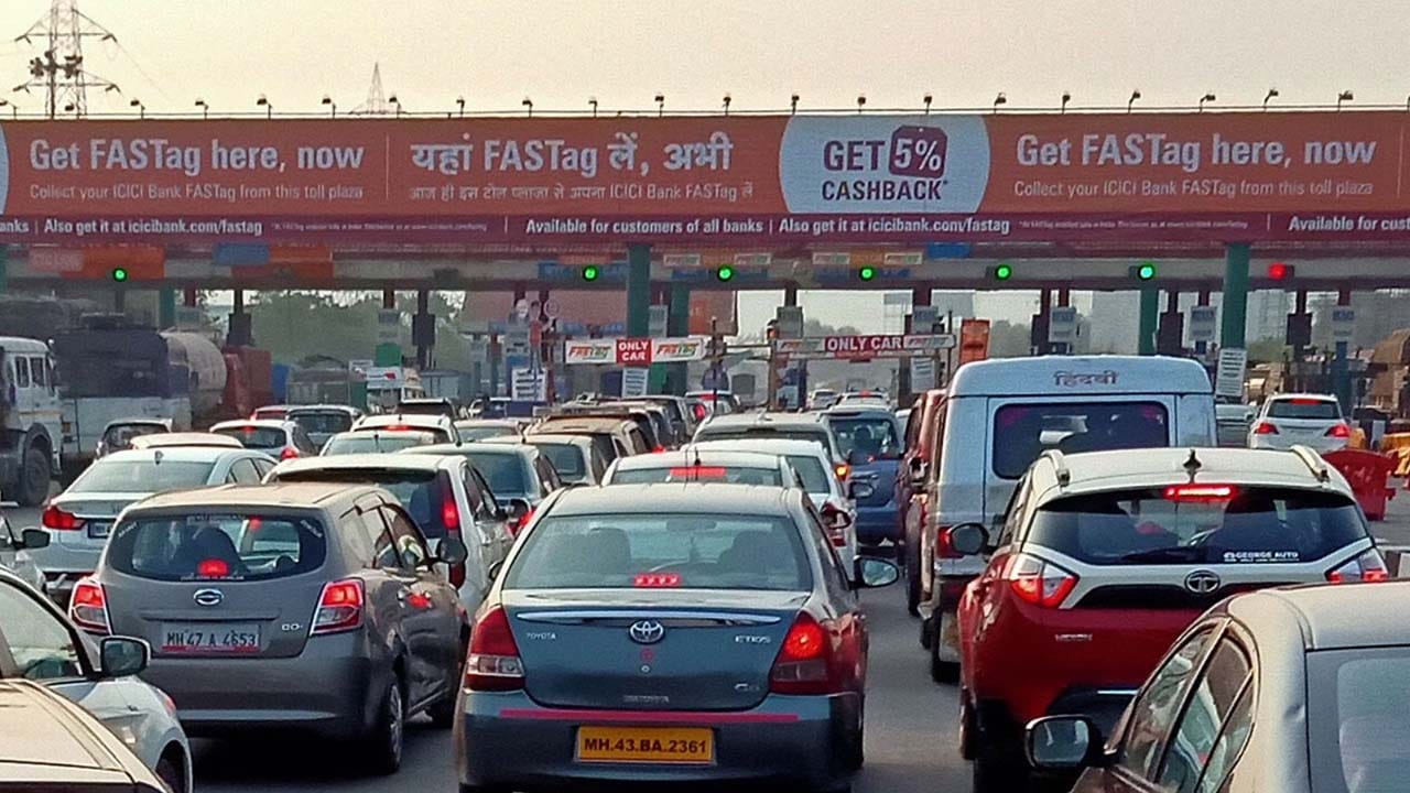 ఇలా ఏడాదిలో  ఫాస్టాగ్‌ టోల్‌పాస్ ఎన్నిసార్లైనా చేసుకోవచ్చు. ఇప్పటికే ఫాస్టాగ్‌ ఉన్నవారు మళ్లీ కొత్త ఫాస్టాగ్‌ కొనుగోలు చేయాల్సిన అవసరం లేదు. పాత ఫాస్టాగ్‌తోనే టోల్‌పాస్‌ యాక్టివేట్ చేసుకోవచ్చు. రాజ్‌మార్గ్‌ యాత్ర యాప్ లేదా NHAI, morth వెబ్‌సైట్లలో అందుబాటులో ఉన్న లింక్‌ ద్వారా ఈ వార్షిక పాస్‌ను యాక్టివేట్‌ చేసుకోవచ్చు.