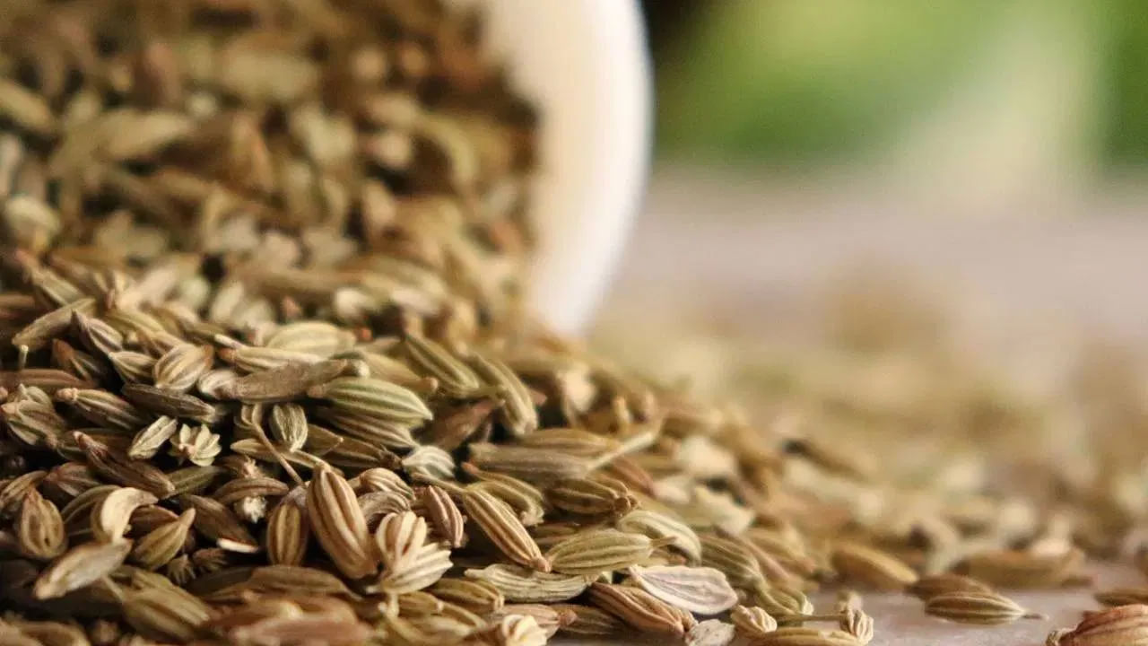 భోజనం తర్వాత పుదీనా ఆకులను తినవచ్చు. పుదీనా ఆకులు నోటి ఆరోగ్యానికి మేలు చేస్తాయి. రాత్రి భోజనం తర్వాత 2-3 పుదీనా ఆకులను నోటిలో ఉంచుకోవడం వల్ల దుర్వాసన తొలగిపోతుంది. అయితే ఆమ్లత్వంతో బాధపడేవారు నిపుణుడిని సంప్రదించకుండా పుదీనా ఆకులను తినకూడదు.