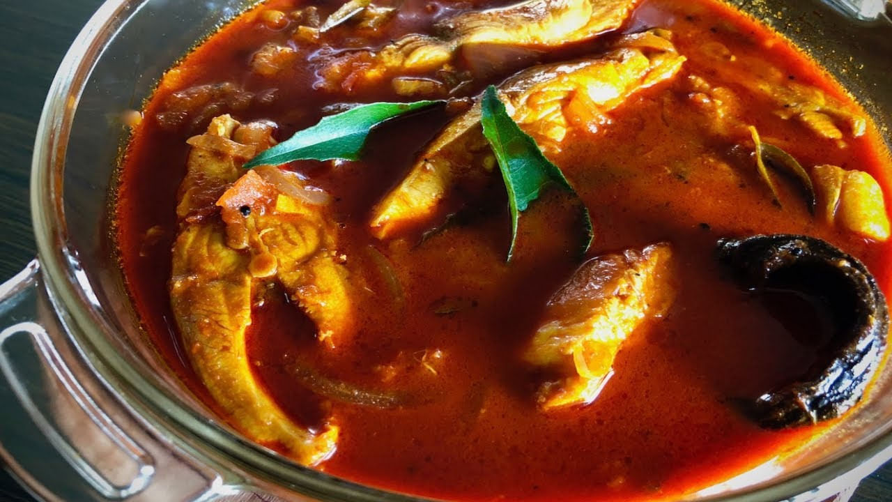 చేపల ఫ్రై, చేపల పులుసు , చేపల కర్రీ అంటే చాలా మందికి ఇష్టం ఉంటుంది. అందుకే కొంత మంది చేపలను వార వారం వండుకొని తింటే, మరికొంత మంది వారానికి ఒకసారి లేదా? నెలలో రెండు సార్లు తింటారు. ఇంకొంత మంది అయితే వండిన కర్రీనే రెండు లేదా మూడు రోజుల పాటు తింటారు. దీంతో చాలా మందిలో ఓ అనుమానం ఉంటుంది.