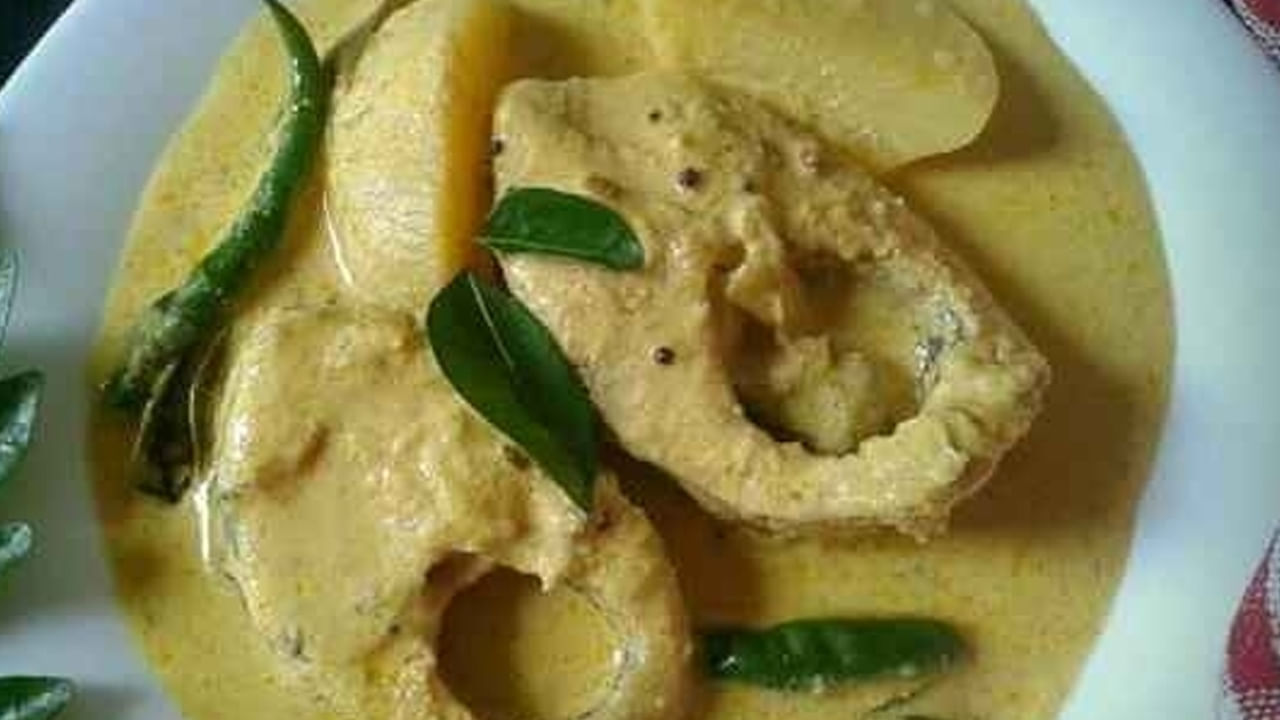 యాసిడ్ రిఫ్లక్స్, గ్యాస్ట్రిటిస్ లేదా ఇతర జీర్ణ సమస్యలు ఉన్నవారు చేపలు, పెరుగు కలయికను పరిమితం చేయడం లేదా నివారించడం మంచిది. మీకు చేపలు లేదా పాల ఉత్పత్తులకు అలెర్జీ ఉంటే, ఈ కలయికను పూర్తిగా నివారించండి. ఉబ్బసం వంటి శ్వాసకోశ సమస్యలు ఉన్నవారిలో శ్లేష్మం ఉత్పత్తి పెరిగే అవకాశం ఉన్నందున జాగ్రత్తగా ఉండాలి. పెరుగుతో చేపలు తిన్న తర్వాత మీకు ఏవైనా సమస్యలు ఉంటె వెంటనే డాక్టర్‎ని సంప్రదించండి.