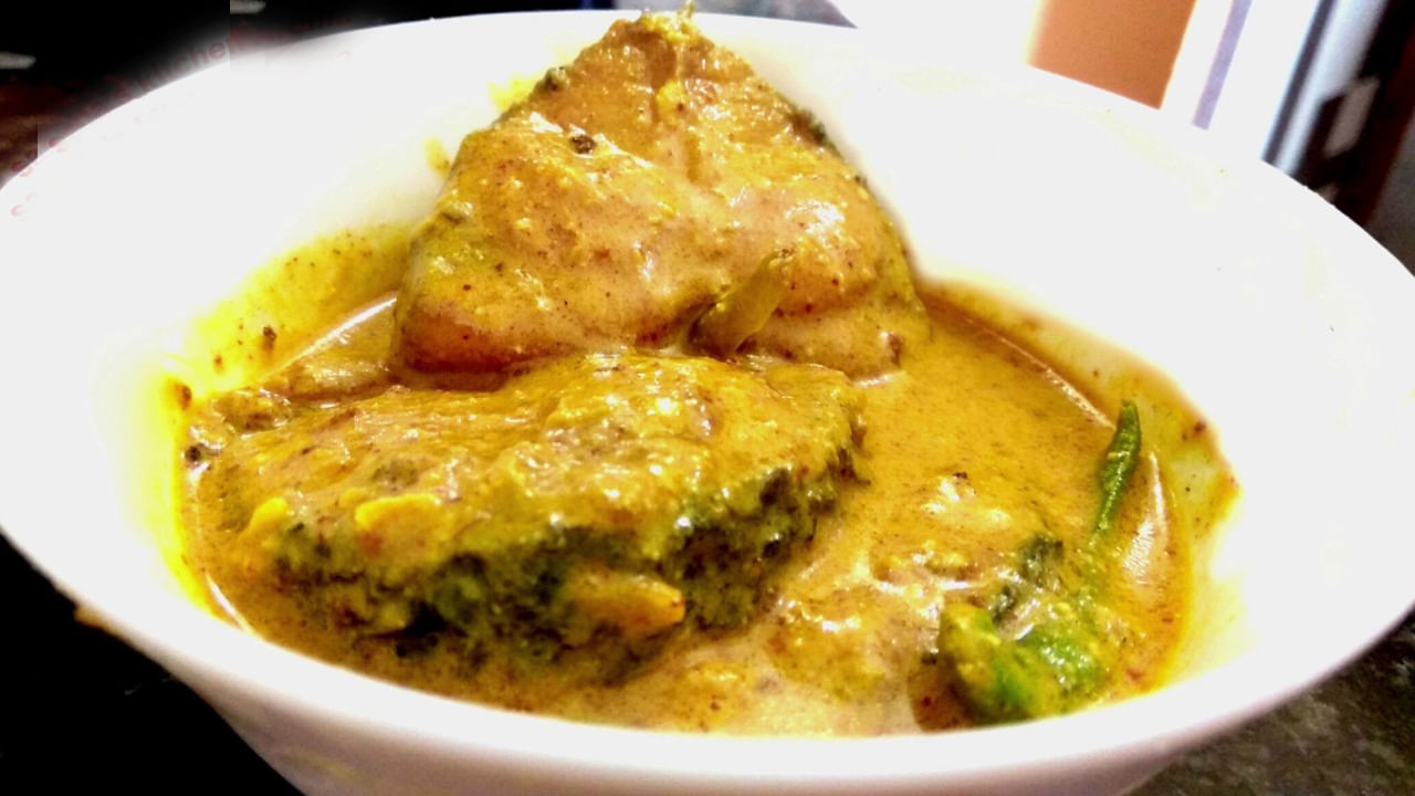 చేపలు, పెరుగు కలిపి తీసుకొంటే శరీరంలో శ్లేష్మం పెరుగుదలకు దారితీస్తుంది. ఇది శ్వాసకోశ సమస్యలు ఉన్నవారికి ప్రమాదం అంటున్నారు నిపుణులు. అధిక ప్రోటీన్, కేలరీల కంటెంట్ కారణంగా చేపలు, పెరుగు కలిపి తినడం బరువు పెరగడానికి దోహదం చేస్తుంది. అధిక బరువు సమస్య ఉన్నారు ఈ రెండు కలిపి తినకపోవడమే మంచిదని నిపుణులు మాట.