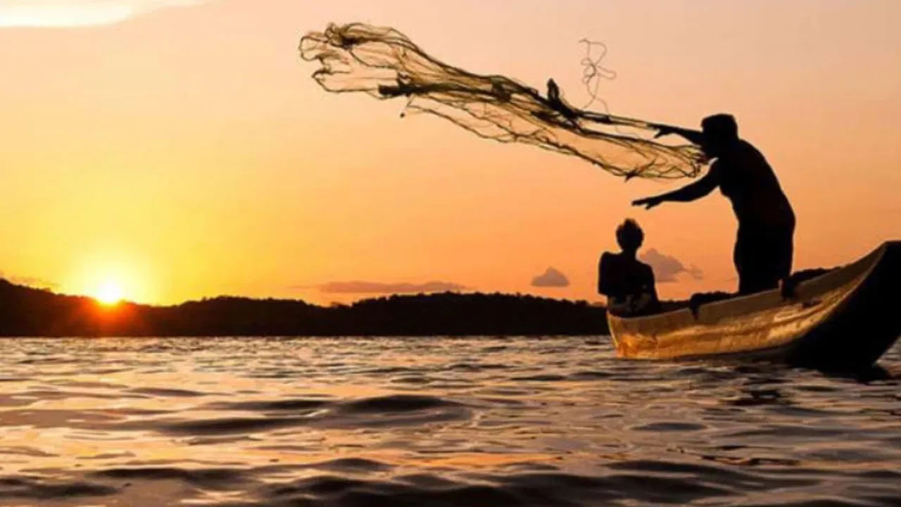 Andhra: అబ్బ.. జాలరి పంట పండింది పో.. వలలో చిక్కింది చూసి దెబ్బకు స్టన్.. వామ్మో 5 గంటలు శ్రమించి..