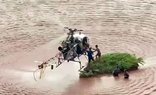 Floods Punjab: డేర్ డెవిల్ ఆపరేషన్ చేపట్టిన భారత్ ఆర్మీ.. వరదల్లో చిక్కుకున్న 27 మందిని ఎయిర్ లిఫ్ట్ చేసిన వాయుసేన.