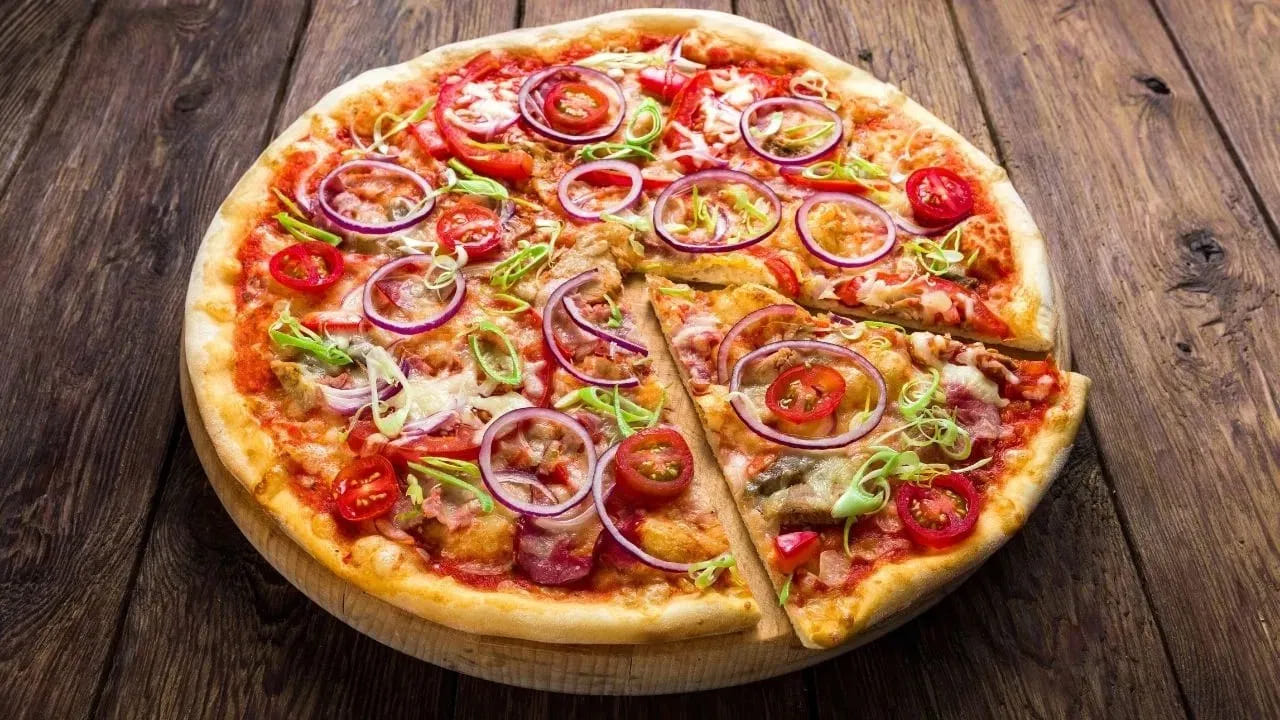 వేడి ఆహారాలు, క్యాప్సికమ్, కారంగా ఉండే ఆహార పదార్థాలను కూడా పాలతో కలిపి తీసుకోకూడదు. వీటిని తీసుకోవడం వల్ల యాసిడ్ రిఫ్లక్స్, అజీర్ణం వంటి సమస్యల ప్రమాదం పెరుగుతుంది.