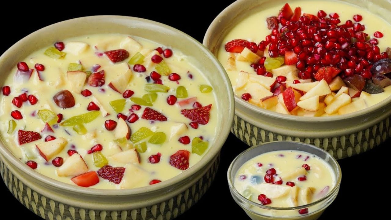 Fruit Custard.. అమ్మ రాఖీ పండుగ రోజున ఆరోగ్యాన్ని పక్కన పెట్టేసి రుచికరమైన స్వీట్స్ తింటుందని బాధపడుతున్నారా..? అయితే మీరు ఈ ఫ్రూట్ కస్టర్డ్ చేసి అమ్మకు సర్ప్రైజ్ ఇవ్వండి. పండ్లతో తయారు చేసే ఈ కస్టర్డ్ ఆరోగ్యానికి చాలా మంచిది. దీన్ని తయారు చేయడానికి ముందుగా ఒక గిన్నెలో ఒక టేబుల్ స్పూన్ కస్టర్డ్ పౌడర్, రెండు టీస్పూన్ల బ్రౌన్ షుగర్ వేసి కొద్దిగా నీటిని కలిపి మిశ్రమం తయారు చేసుకోవాలి. ఆ తర్వాత ఒక గిన్నె పాలను మరిగించి ఈ మిశ్రమాన్ని అందులో వేసి గడ్డలు కట్టకుండా బాగా కలపాలి. కొద్దిసేపు ఉడికిన తర్వాత ఈ కస్టర్డ్ ను ఒక గిన్నెలో పోసి చల్లారనివ్వాలి. ఆ తర్వాత అర కప్పు ముక్కలు చేసిన యాపిల్, ఒక చిన్న అరటిపండు, పది నుంచి పన్నెండు ముక్కలు చేసిన ద్రాక్షను దాని పైన వేసి సర్వ్ చేయాలి. కావాలంటే ఫ్రిడ్జ్లో పెట్టి చల్లగా కూడా వడ్డించవచ్చు.