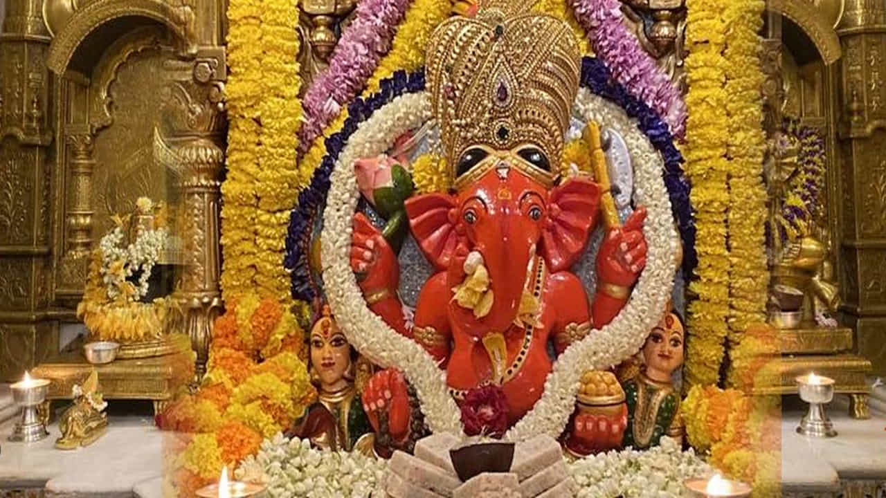 అష్టవినాయక ఆలయం, మహారాష్ట్ర: మహారాష్ట్రలో అష్టవినాయకులు అని పిలువబడే ఎనిమిది ప్రధాన గణపతి ఆలయాలు ఉన్నాయి. ఈ అష్టవినాయక దేవాలయాలలో మూషక వినాయక ఆలయం, మహాగణపతి ఆలయం, బల్లాలేశ్వర ఆలయం, చింతామణి గణపతి ఆలయం, గిరిజాత్మజ ఆలయం, సిద్ధివినాయక ఆలయం, వరద వినాయక ఆలయం, మోరేశ్వర ఆలయం ఉన్నాయి. ఈ ఎనిమిది ఆలయాలను సందర్శిస్తే ముక్తి లభిస్తుందని భక్తుల నమ్మకం.
 