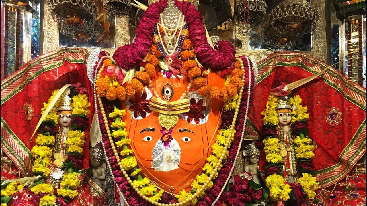 రణతంబోర్ త్రినేత్ర గణేష్ ఆలయం, రాజస్థాన్: త్రినేత్ర గణేష ఆలయం రాజస్థాన్‌లోని రణతంబోర్ కోటలో ఉంది. ప్రత్యేకత ఏమిటంటే ఇక్కడి గణేష్ విగ్రహం మూడు కళ్ళుతో భక్తులతో దర్శనం ఇస్తుంది. ఇక్కడ ఉన్న గణపతికి భారతదేశంలో  ఎవరికీ పెళ్లి జరిగినా మొదటి వివాహ ఆహ్వానం ఈ ఆలయంలో కొలువుదీరిన గణపయ్యకు పంపించడం శుభప్రదం అని నమ్ముతారు.
