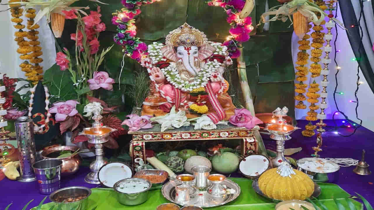 Ganesh Chaturthi 2025: ఇంట్లో వినాయకుడి విగ్రహం పెట్టుకుంటున్నారా..? అయితే, ముందుగా ఈ వాస్తు నియమాలు తెలుసుకోండి..