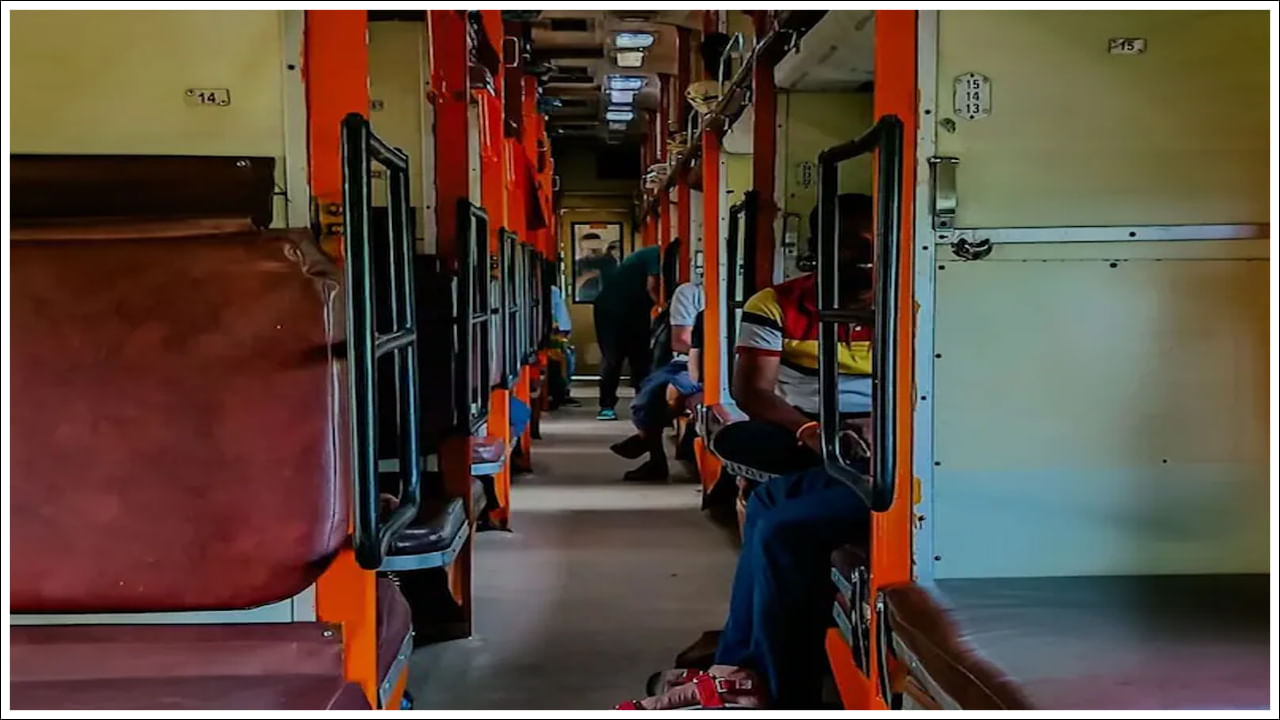 వందే భారత్ ఎక్స్‌ప్రెస్ గరిష్ట వేగం గంటకు 160 కిలోమీటర్లు. కానీ దాని సగటు వేగం గంటకు 66 నుండి 96 కిలోమీటర్ల మధ్య ఉంటుంది. మరోవైపు గరీబ్ రథ్ ఎక్స్‌ప్రెస్ సగటున గంటకు 70-75 కిలోమీటర్ల వేగంతో నడుస్తుంది. ఇది దేశంలోని కొన్ని వేగవంతమైన రైళ్లకు సమానం. అంటే, చౌకగా ఉన్నప్పటికీ వేగంలో ఇది మరెవరికన్నా తక్కువ కాదు.