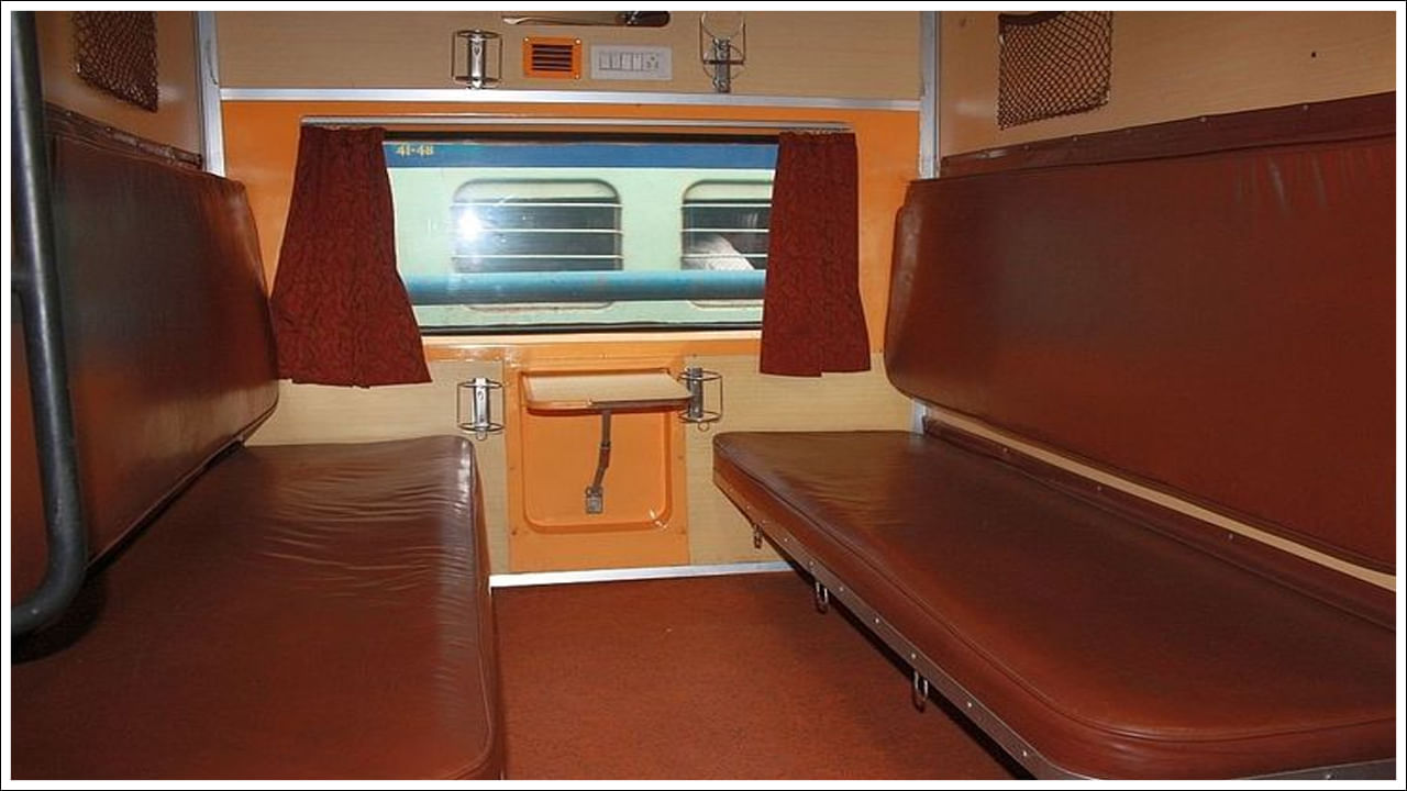 ఇప్పుడు దాన్ని రాజధాని ఎక్స్‌ప్రెస్‌తో పోల్చండి. అదే రూట్‌లోని రాజధాని మూడవ AC ఛార్జీ రూ. 4,210. ఇది గరీబ్ రథ్ కంటే దాదాపు మూడు రెట్లు ఎక్కువ. అంటే గరీబ్ రథ్‌లో మీరు ధరలో మూడింట ఒక వంతు ధరకు అదే సౌకర్యాన్ని పొందుతారు. గరీబ్ రథ్ ఛార్జీ కిలోమీటరుకు 68 పైసలు మాత్రమే. ఇది AC ప్రయాణానికి చాలా పొదుపుగా ఉంటుంది.