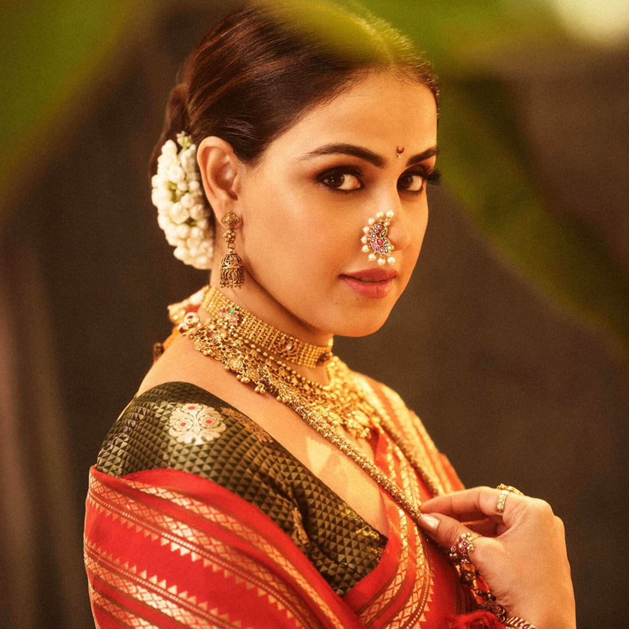 జెనీలియా డిసౌజా.. ఈ బ్యూటీ గురించి ప్రత్యేకంగా చెప్పాల్సిన అవసరం లేదు. తెలుగు, హిందీ, తమిళ, కన్నడ చిత్రాలలో నటించి మెప్పించింది జెనీలియా. అమితాబ్ బచ్చన్తో కలిసి చేసిన పార్కర్ పెన్ వాణిజ్య ప్రకటన ద్వారా జెనీలియా గుర్తింపు పొందింది.