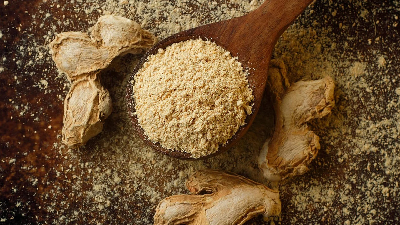 మనం తీసుకునే ఆహారాలతోనే మనం ఈజీగా వెయిట్ లాస్ అవ్వొచ్చు. అలాగని ప్రోటీన్ ఫుడ్స్, ఖరీదైన ఆహారాలు తీసుకోవాల్సిన అవసరం లేదు. మన ఇంట్లో నిత్యం ఉపయోగించే వాటతోనే బరువు తగ్గవచ్చు.