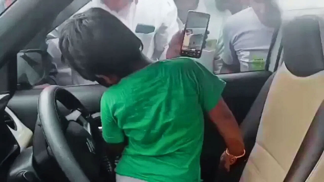 Viral Video: శభాష్ బేబీ.. వెరీ ఇంటలిజెంట్ అంటే నువ్వే!... యూట్యూబ్ వీడియోతో తనను తాను రక్షించుకున్న పాప