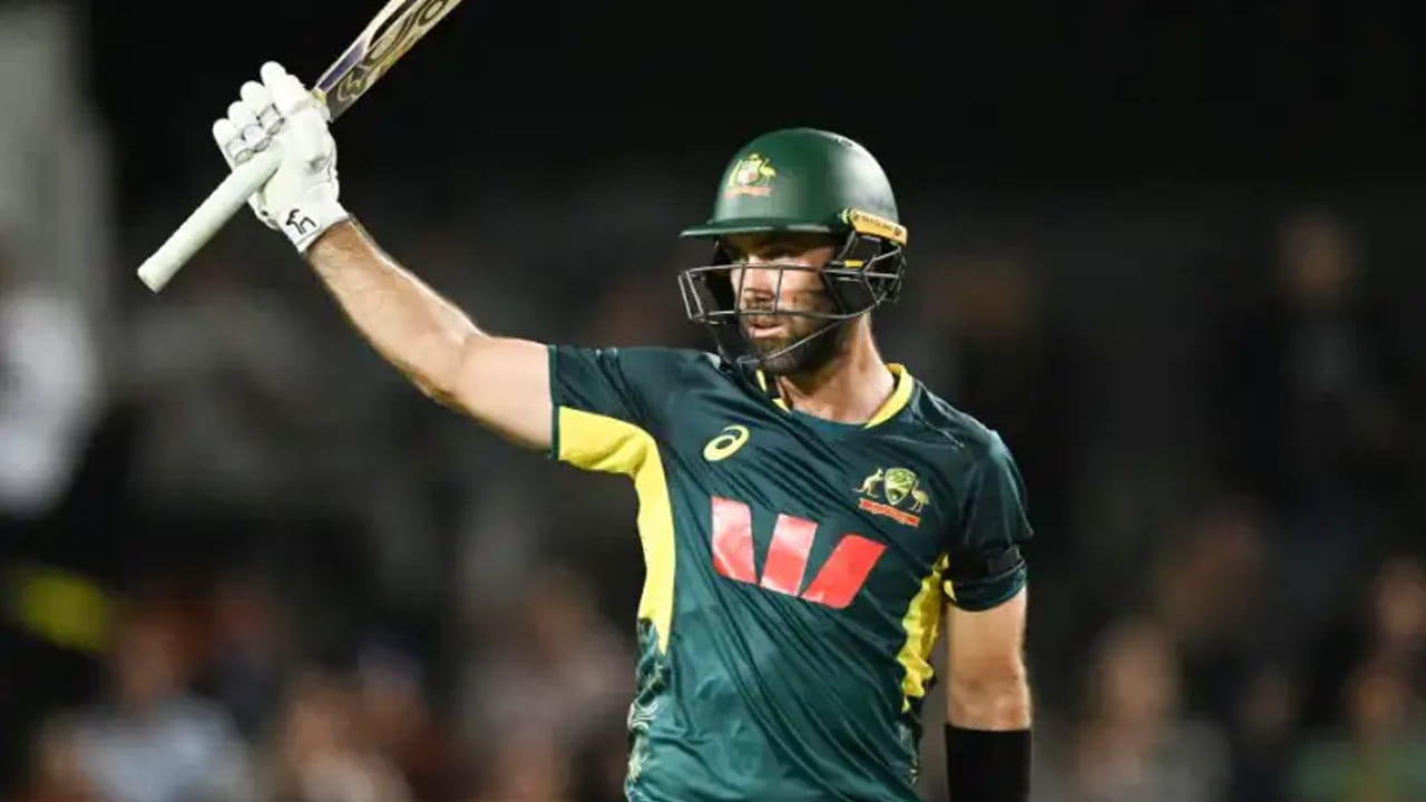 టీ20 మ్యాచ్లో ఛేజింగ్ చేస్తూ రోహిత్ శర్మ 52 ఇన్నింగ్స్లలో 63 సిక్సర్లు కొట్టాడు. దీంతో, టీ20 క్రికెట్లో ఛేజింగ్ చేస్తూ అత్యధిక సిక్సర్లు కొట్టిన ఆటగాడిగా హిట్మ్యాన్ ప్రపంచ రికార్డు సృష్టించాడు. ఇప్పుడు, గ్లెన్ మాక్స్వెల్ ఈ రికార్డును బద్దలు కొట్టాడు.