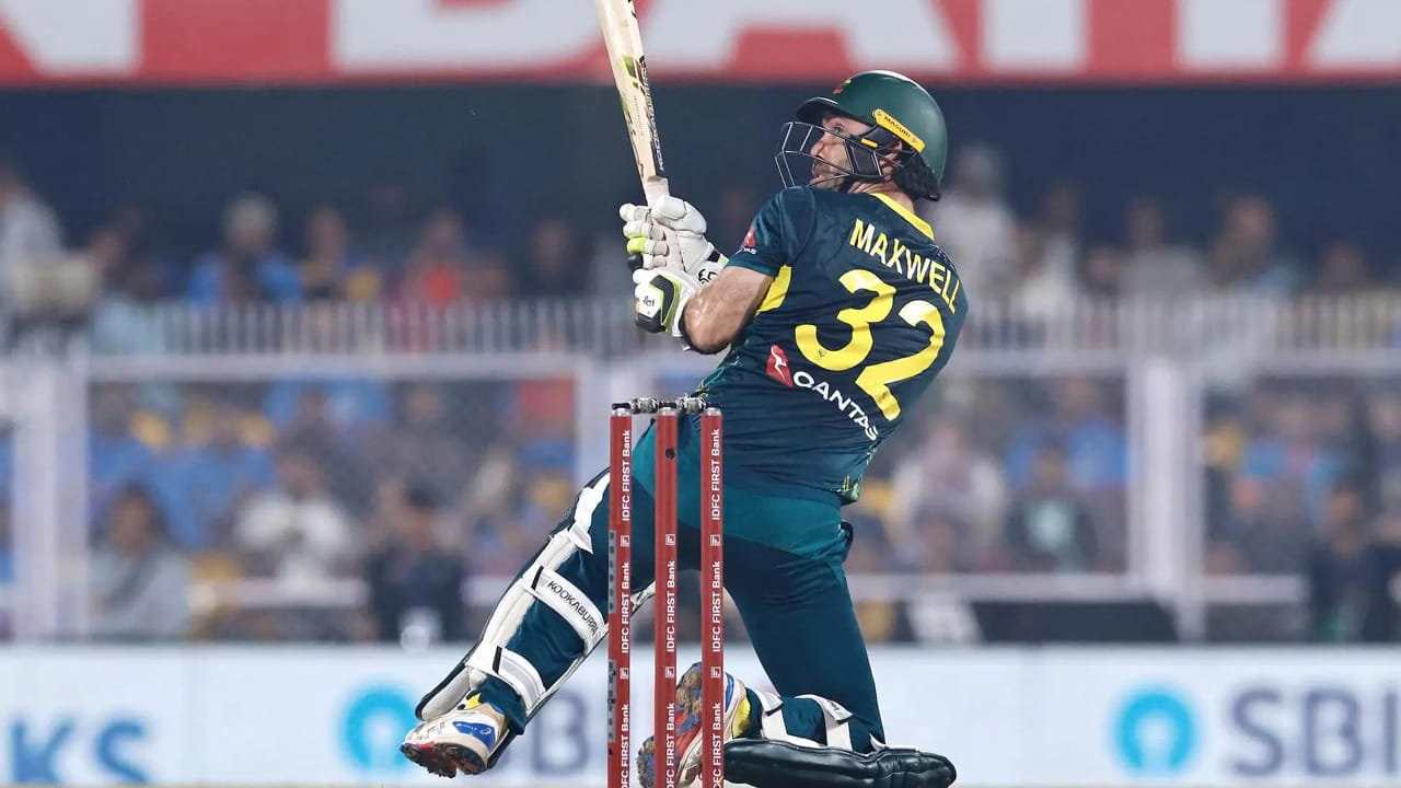 ఈ మ్యాచ్లో 62 పరుగుల అద్భుతమైన ఇన్నింగ్స్తో గ్లెన్ మాక్స్వెల్ మ్యాన్ ఆఫ్ ది మ్యాచ్ అవార్డును కూడా గెలుచుకున్నాడు. టీ20 క్రికెట్లో అత్యధిక సార్లు ఆస్ట్రేలియా తరపున ప్లేయర్ ఆఫ్ ది మ్యాచ్ అవార్డును గెలుచుకున్న రికార్డును మాక్స్వెల్ సమం చేశాడు. డేవిడ్ వార్నర్, మాక్స్వెల్ ఇప్పుడు ఈ జాబితాలో 12 మ్యాన్ ఆఫ్ ది మ్యాచ్ అవార్డులతో అగ్రస్థానంలో ఉన్నారు.