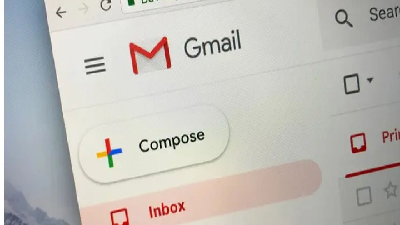 స్మార్ట్ కంపోజ్:

మీరు పొడవైన మెయిల్స్ రాయడానికి ఇబ్బంది పడుతుంటే.. స్మార్ట్ కంపోజ్ మీకు బాగా సహాయపడుతుంది. మీరు రాసే విధానాన్ని ఈ ఫీచర్ అర్థం చేసుకుని, మీరు కొన్ని పదాలు టైప్ చేయగానే మొత్తం లైన్‌ను సూచిస్తుంది. ఇది మీ సమయాన్ని ఆదా చేయడమే కాకుండా, మెయిల్స్ రాయడాన్ని చాలా సులభం చేస్తుంది.