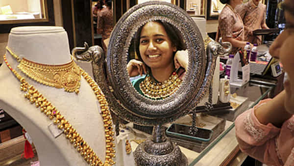 Gold EMI: సామాన్యులకు శుభవార్త..! త్వరలో ఈఎంఐలో బంగారం కొనేయొచ్చు..